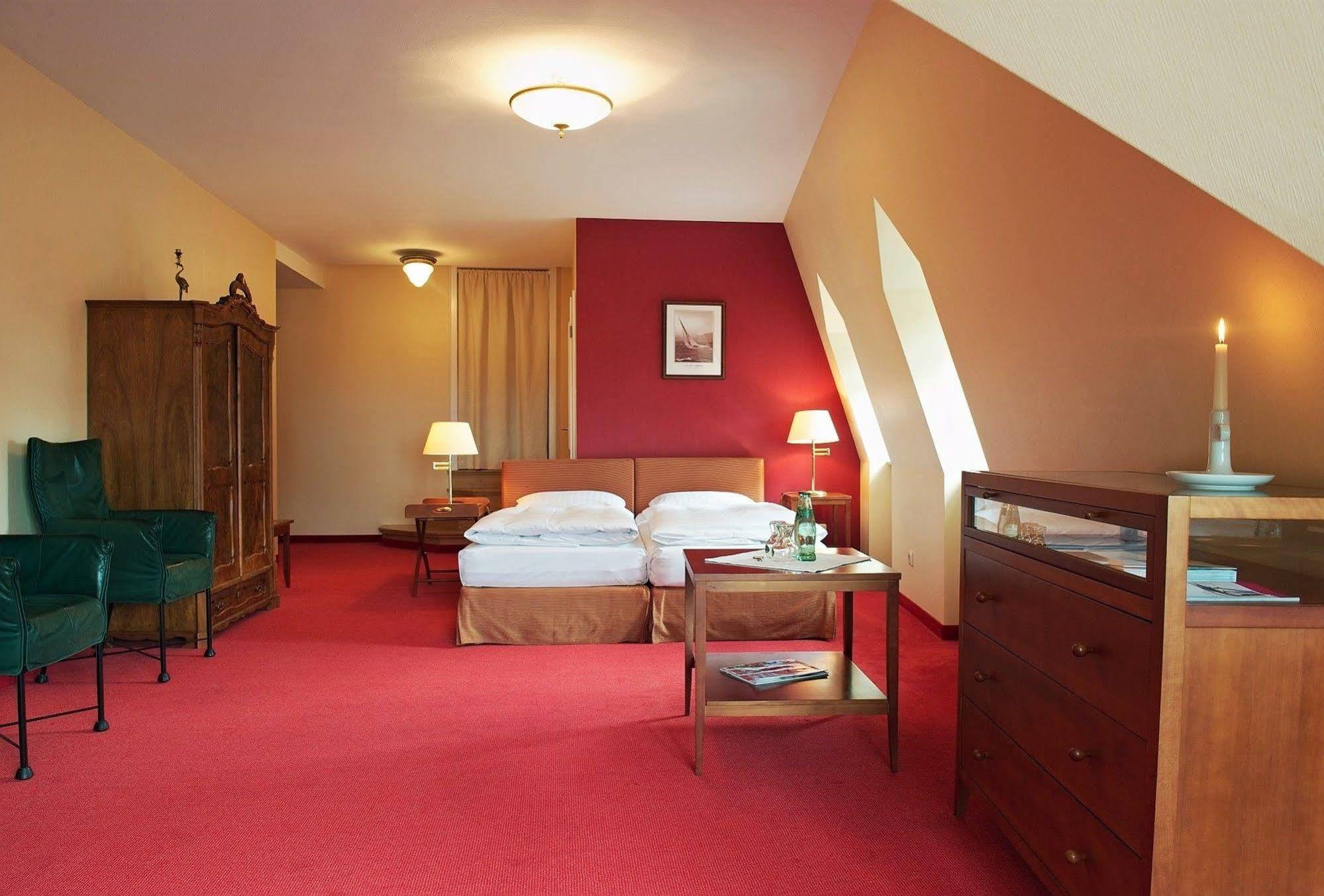 Romantik Hotel Kaufmannshof Bergen Auf Rugen Exteriér fotografie